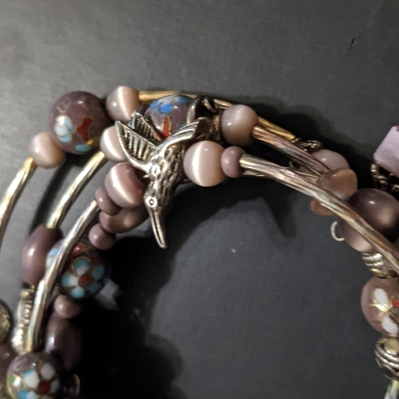 Silver Tone Purple Mauve Hummingbird Beaded Memory Wire Statement Bracelet - Picture 3 of 4